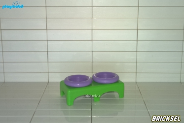 Миски для еды и воды домашним животным на зеленой подставке сиреневые