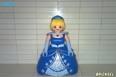 Королева в синем пышном платье (платье снимается)