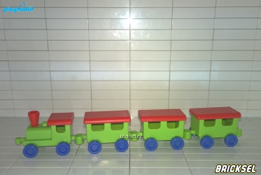 Паровозик детский с тремя вагончиками с красной крышей салатовый