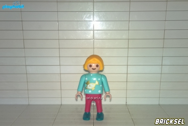 Плеймобил Девочка в малиновых брюках и голубой футболке с золотой рыбкой, Playmobil
