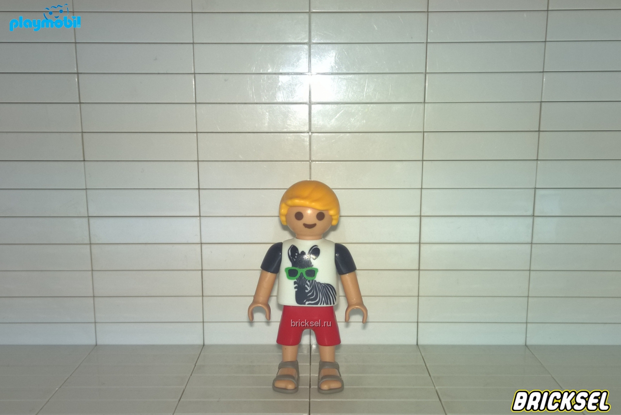 Плеймобил Мальчик блондин в футболке с зеброй и красных шортах, Playmobil