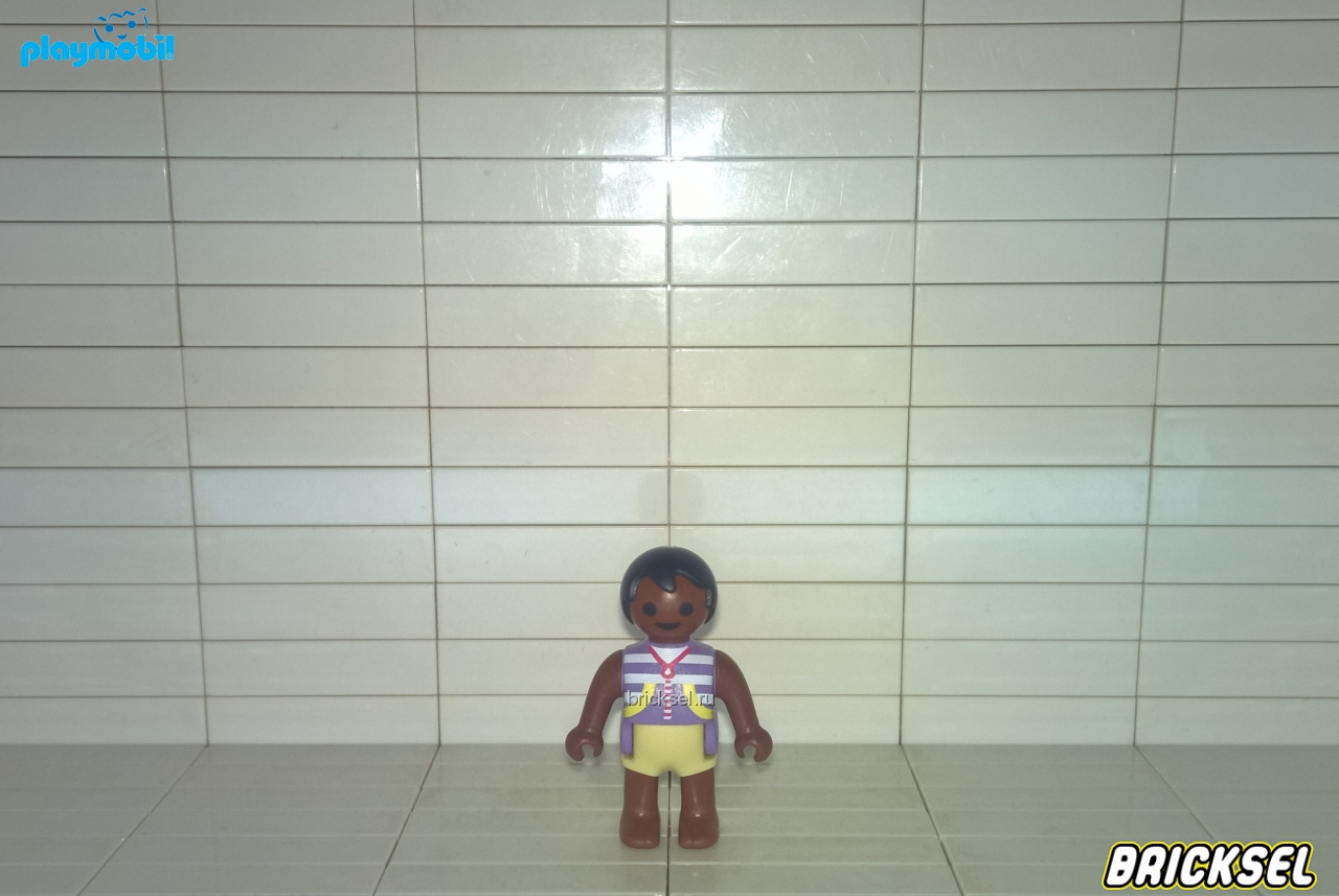 Плеймобил Младенец темнокожий в полосатой фиолетовой майке и бежевых шортах, Playmobil