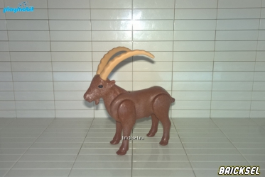 Горный козел коричневый со светлыми рогами