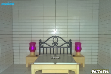 Кровать широкая с кованной спинкой 2-я тумбами и розовыми включающимися прикроватными лампами