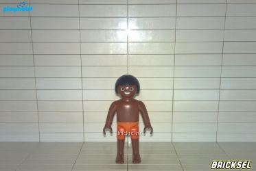 Мальчик чернокожий в оранжевых плавках
