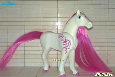 Лошадь белая с розовой гривой и розовым узором на плече