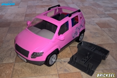 Семейный автомобиль розовый с черно-белыми узорами со сменной внутренней черной подставкой для автокресел