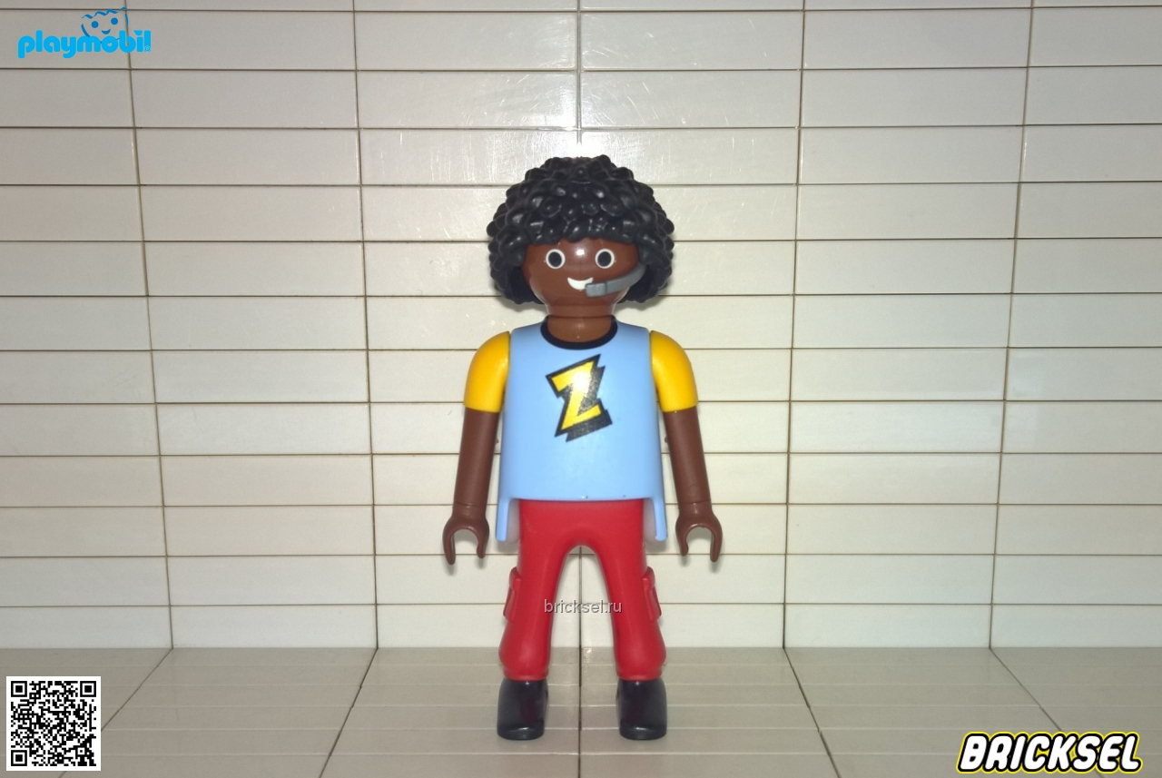 Плеймобил Диджей темнокожий с кучерявыми волосами в красных брюках и футболкой с желтыми рукавами на груди желтая буква Z голубой, Playmobil