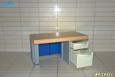 Письменный стол с бежевой столешницей и двумя белыми ящиками светло-серый