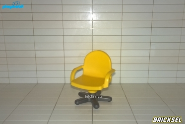 Кресло офисное с подлокотниками желтое